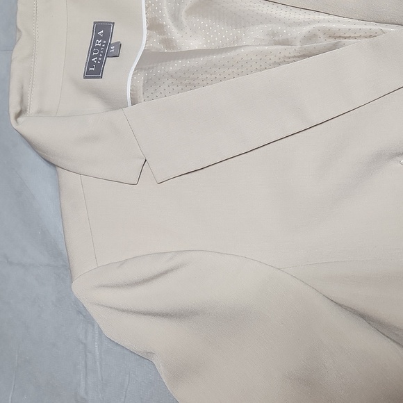 Laura Blazer - Picture 5 of 14